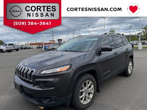 Used 2016 Jeep Cherokee Latitude w/ Comfort/Convenience Group AWD/4WD image 1