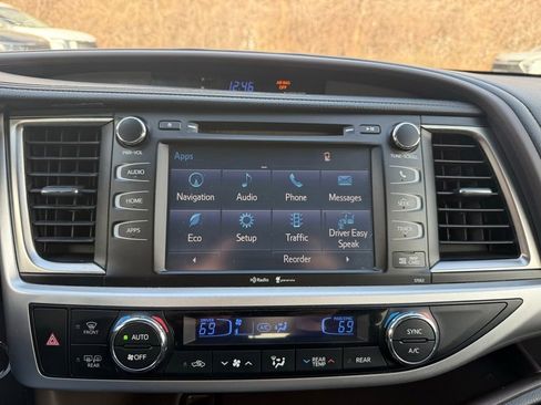 Used 2015 Toyota Highlander XLE image 34