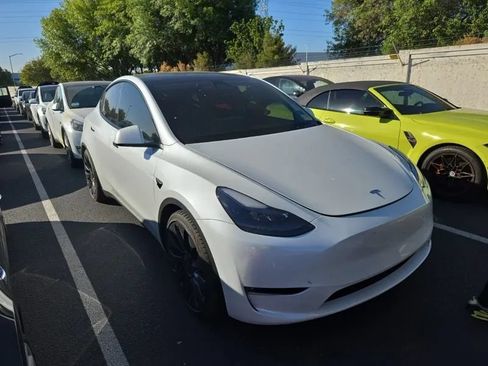 Used 2023 Tesla Model Y Performance AWD/4WD image 2