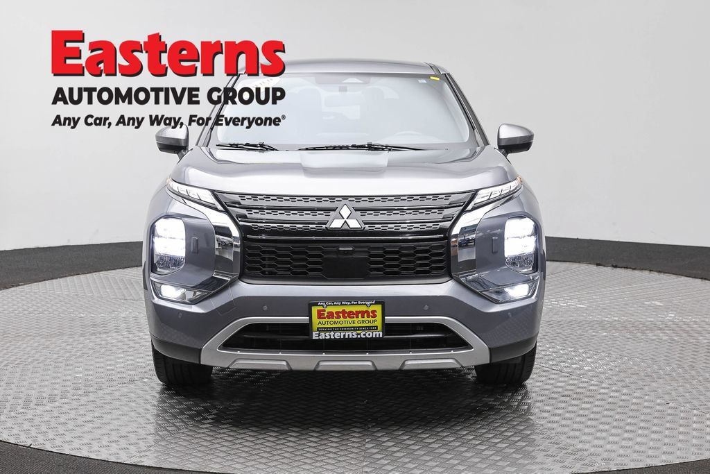Used 2024 Mitsubishi Outlander SE AWD/4WD image 4