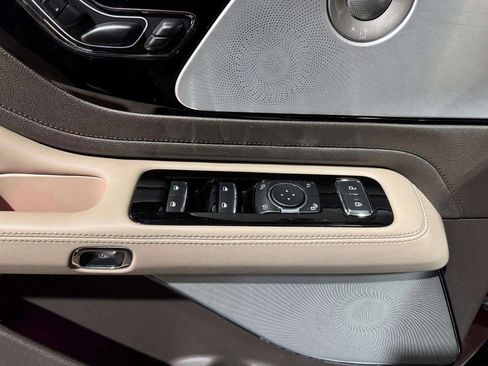 Certified 2023 Lincoln Aviator Reserve w/ Equipment Group 201A image 8