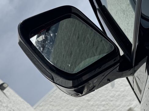 Used 2023 Land Rover Defender 130 SE image 17