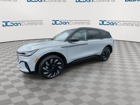 New 2026 Lincoln Nautilus Reserve w/ Jet Appearance Package AWD/4WD image 4