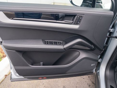 New 2026 Porsche Cayenne S image 10