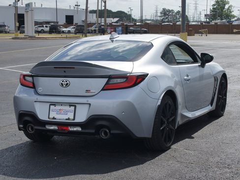 Used 2025 Toyota GR86 Premium w/ Performance Package RWD image 18