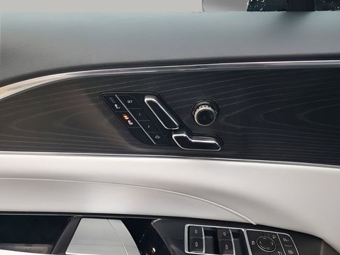 Certified 2024 Cadillac Lyriq Luxury image 27