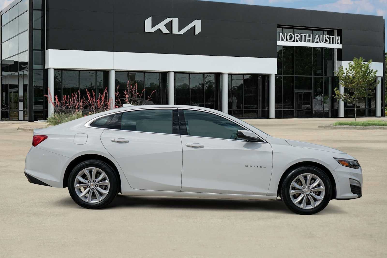 Used 2025 Chevrolet Malibu LT FWD image 6