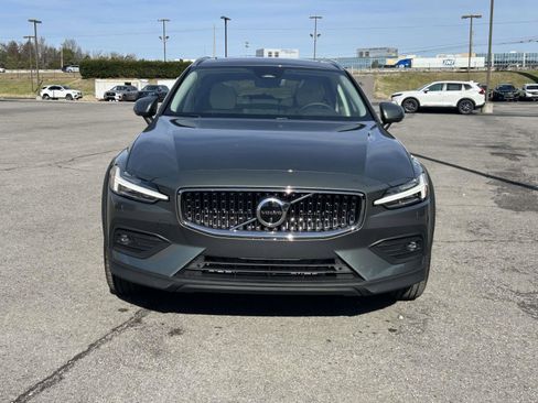 New 2026 Volvo V60 B5 Cross Country Plus w/ Climate Package AWD/4WD image 8