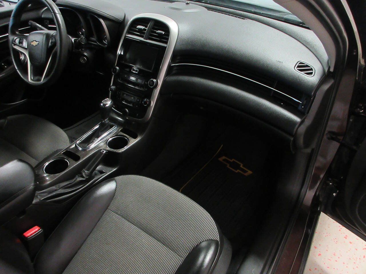 Used 2015 Chevrolet Malibu LT FWD image 16