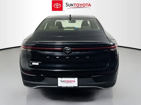Used 2024 Toyota Crown AWD/4WD image 5