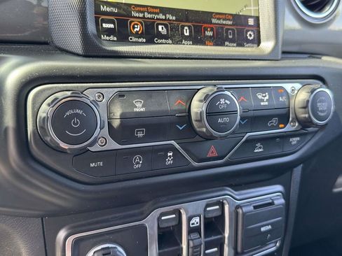 Used 2022 Jeep Gladiator Overland w/ LED Lighting Group AWD/4WD image 21