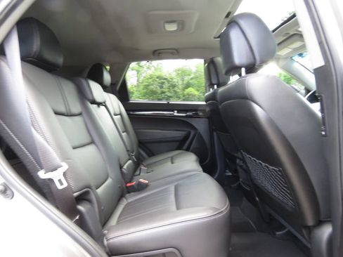 Used 2015 Kia Sorento LX AWD/4WD image 16