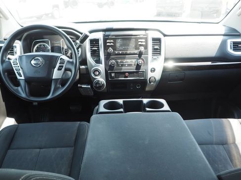 Used 2018 Nissan Titan SV AWD/4WD image 15