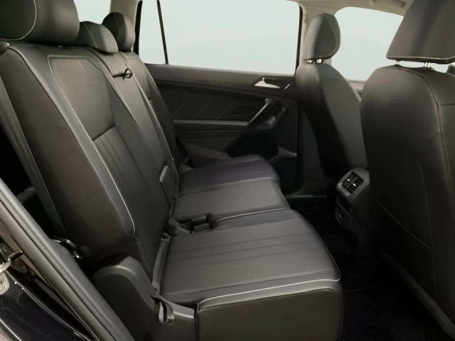 Used 2023 Volkswagen Tiguan SE w/ Panoramic Sunroof Package FWD image 25