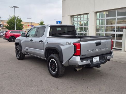Used 2025 Toyota Tacoma TRD Off-Road AWD/4WD image 9