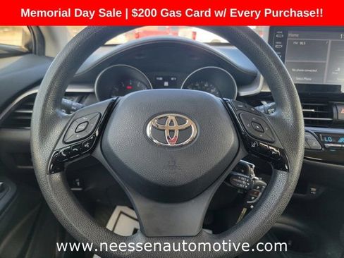 Used 2021 Toyota C-HR LE FWD image 17