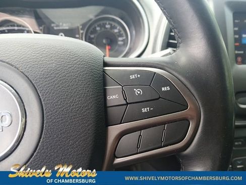 Used 2020 Jeep Cherokee Latitude Plus w/ Cold Weather Group AWD/4WD image 29