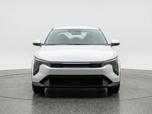 Used 2025 Kia K4 LXS image 2