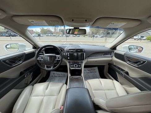 Used 2017 Lincoln Continental Premiere FWD image 24