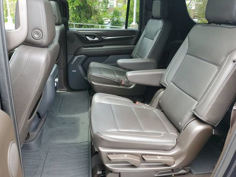 Used 2023 GMC Yukon XL Denali AWD/4WD image 12