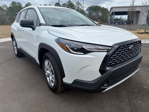 Used 2025 Toyota Corolla Cross L image 11