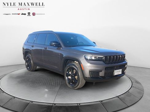 Used 2023 Jeep Grand Cherokee L Laredo RWD image 2