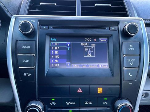 Used 2016 Toyota Camry LE FWD image 31
