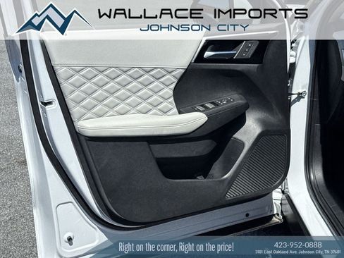 Used 2023 Mitsubishi Outlander SEL AWD/4WD image 4