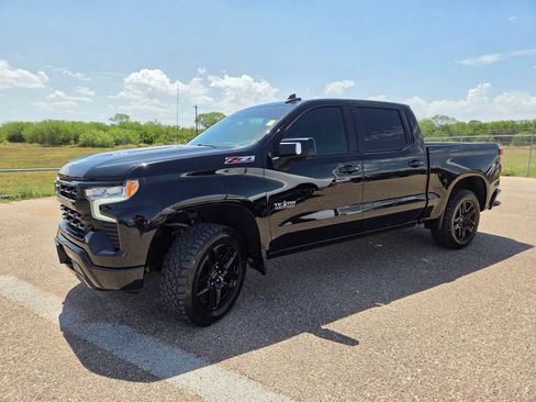 Used 2022 Chevrolet Silverado 1500 RST AWD/4WD image 3
