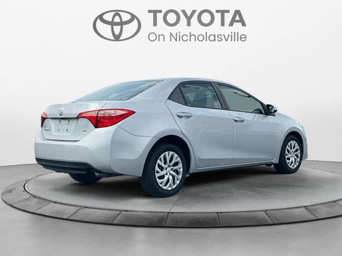 Used 2018 Toyota Corolla LE FWD image 5