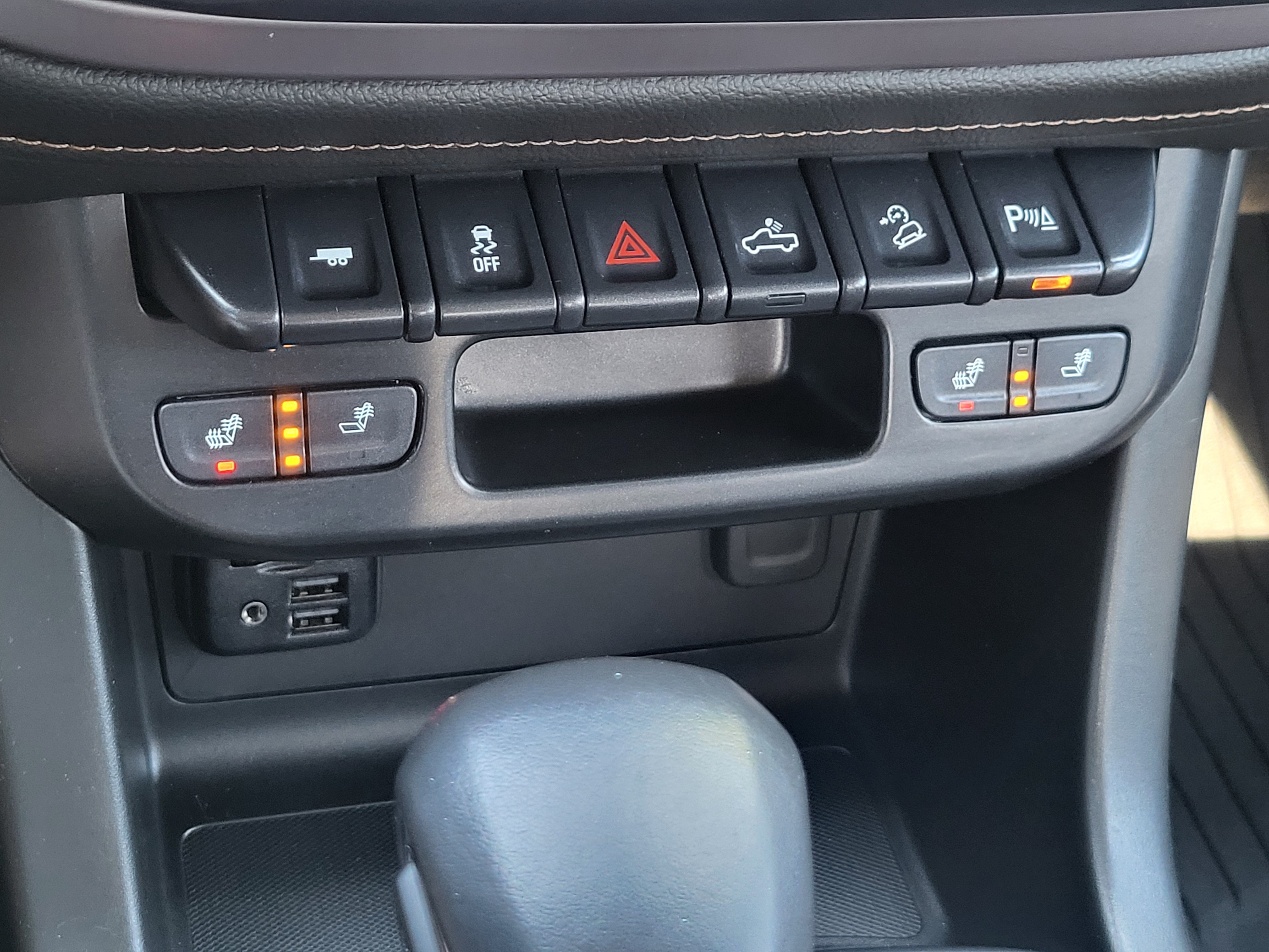 Certified 2022 GMC Canyon AT4 w/ Trailering Package AWD/4WD image 17