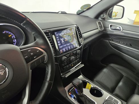 Used 2021 Jeep Grand Cherokee Limited image 25