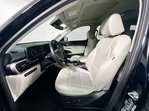 Used 2025 Kia Telluride S FWD image 14