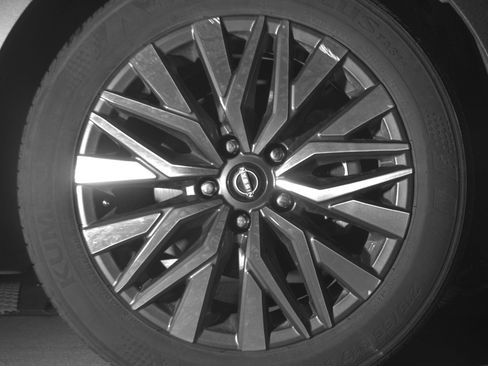 Used 2025 Nissan Altima 2.5 SV image 13