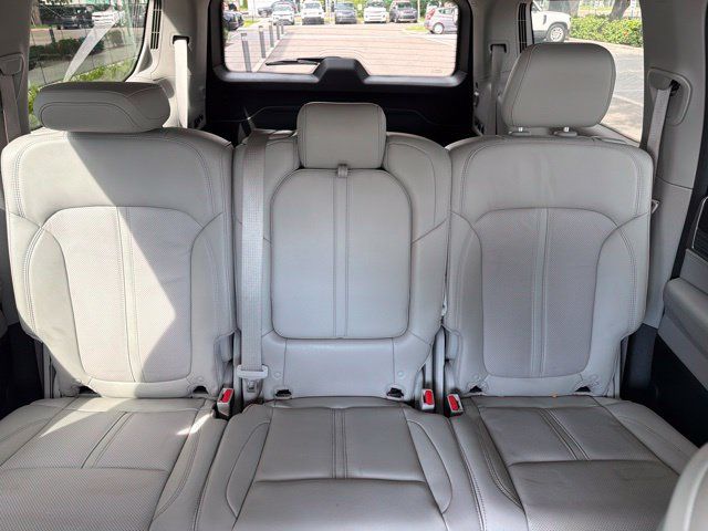 Used 2022 Jeep Wagoneer Series II AWD/4WD image 14