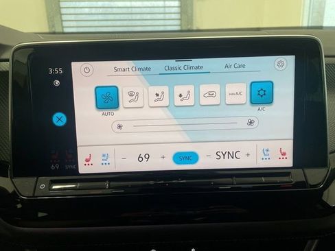 Certified 2025 Volkswagen Atlas Cross Sport SEL R-Line image 20