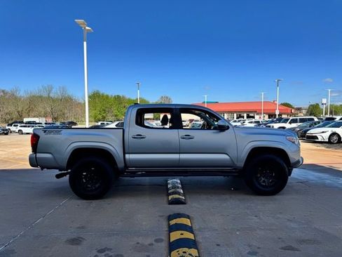 Used 2022 Toyota Tacoma SR w/ SR Convenience Package image 8