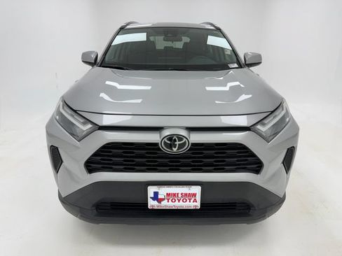 Used 2022 Toyota RAV4 XLE FWD image 3