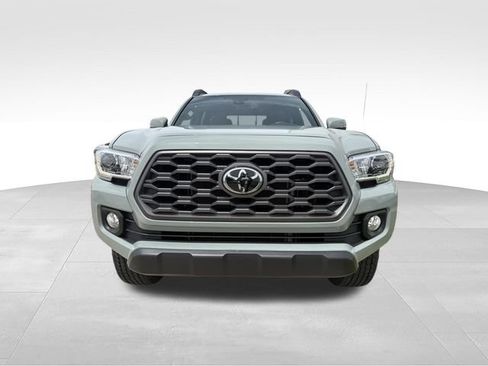Used 2022 Toyota Tacoma TRD Off-Road w/ Black Out Package (TMS) AWD/4WD image 9