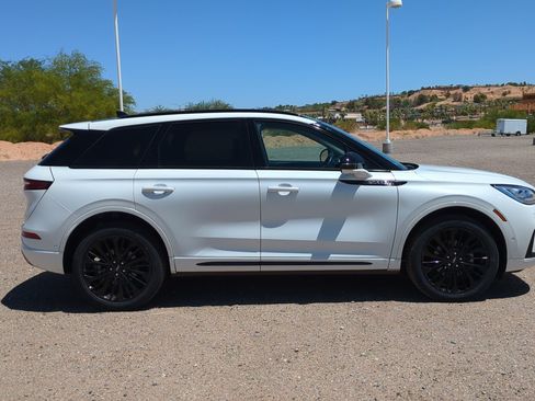 Used 2023 Lincoln Corsair Reserve w/ Equipment Group 202A FWD image 2