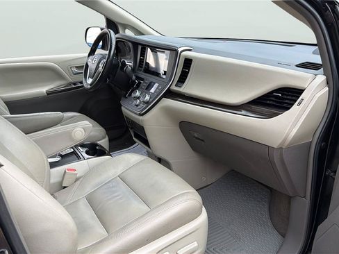 Used 2017 Toyota Sienna XLE w/ XLE Navigation Package FWD image 15