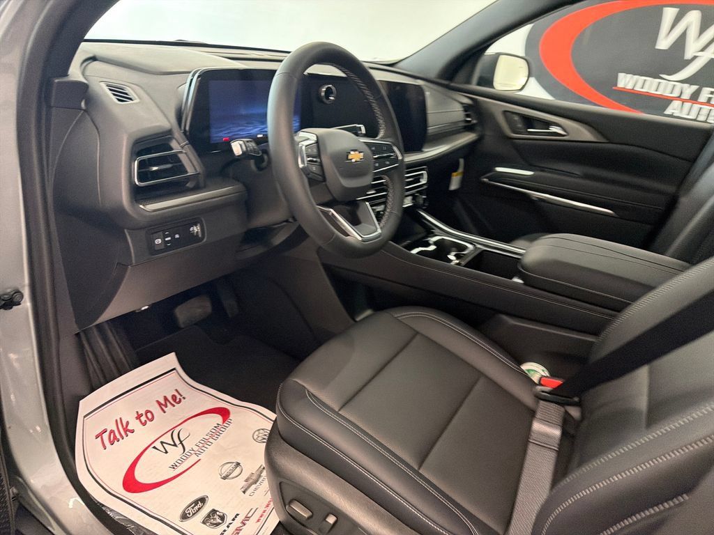 New 2027 Chevrolet Traverse LT FWD image 12