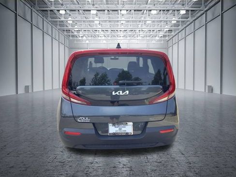 Used 2022 Kia Soul LX FWD image 6