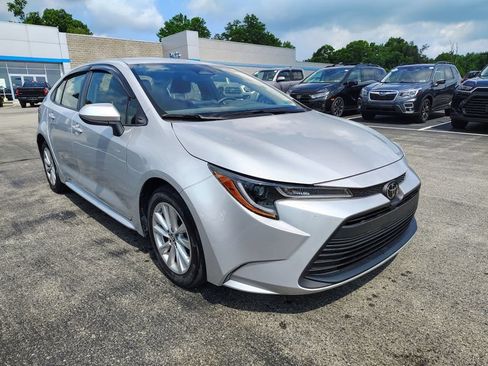 Used 2023 Toyota Corolla LE w/ LE Convenience Package FWD image 3