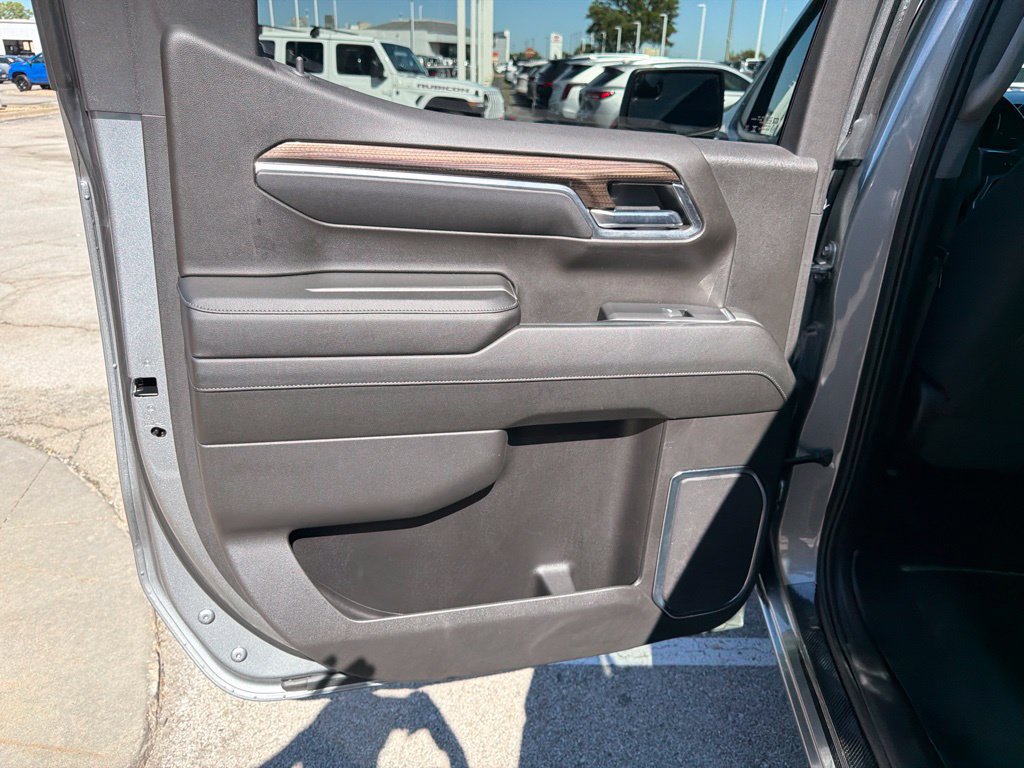 Used 2024 Chevrolet Silverado 1500 LT AWD/4WD image 17