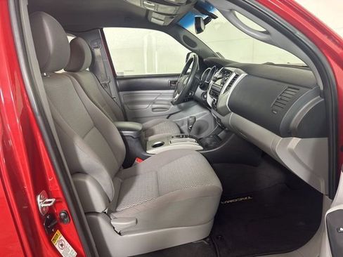 Used 2012 Toyota Tacoma 4x4 Access Cab V6 w/ SR5 Pkg image 4