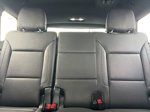 Used 2022 Chevrolet Suburban Z71 image 32