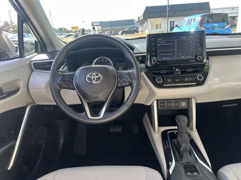 Used 2022 Toyota Corolla Cross LE image 15
