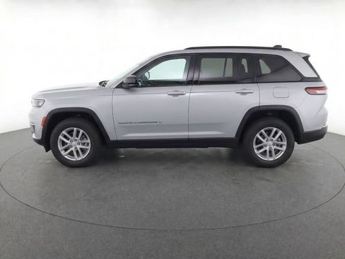 Used 2024 Jeep Grand Cherokee Laredo X w/ Trailer Tow Package AWD/4WD image 4