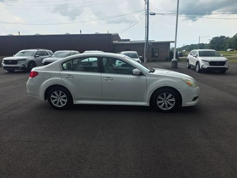 Used 2011 Subaru Legacy 2.5i Premium AWD/4WD image 2